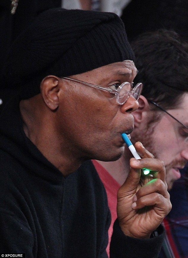 Samuel-l-jackson-vaping
