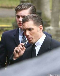 Tom-Hardy-vaping-celev